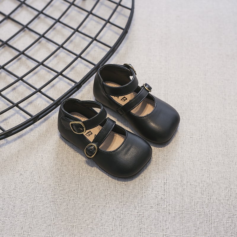 Lányoknak szóló gyerekcipő, koreai stílusban, négyszögletes orr, csattal záródó, alacsony felső rész, gumírozott talp (0–3 évesek; felső: szuper rostok; talp: gumi)
