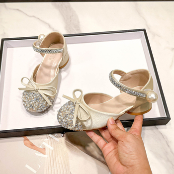 Hercegnő-stílusú lánycipő alacsony sarkú, Velcro-záródás, mikroszálas felsőrész, gumitalp, belső talp műbőr