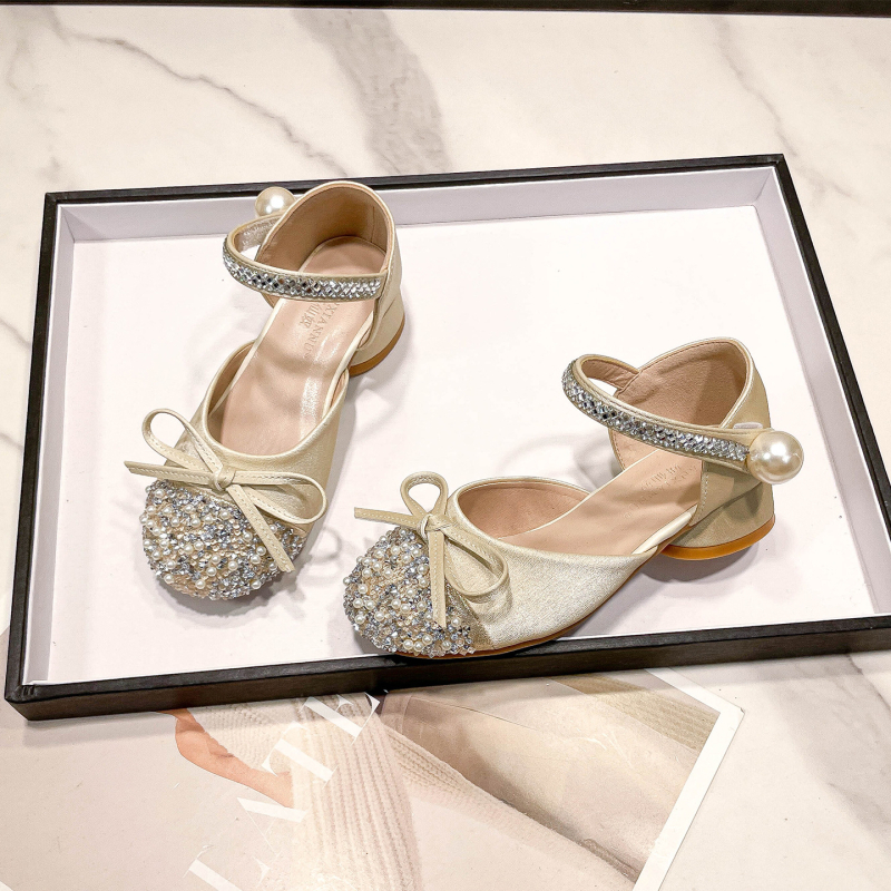 Hercegnő-stílusú lánycipő alacsony sarkú, Velcro-záródás, mikroszálas felsőrész, gumitalp, belső talp műbőr