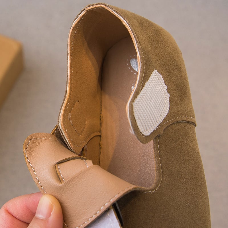 Gyerekeknek való Birkenstock-stílusú cipő — felső része műbőr, gumírozott talp, elöl kötős záródás és hátul pánt, vintage stílus, tavasz–nyár–ősz