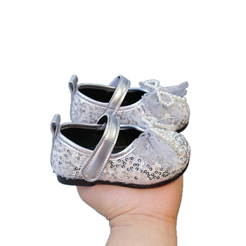 Lányoknak szóló cipő gyöngyös masnival, Velcro-zárás, csúszásmentes talp, alacsony felsőrész (Felsőrész: szuper rost; Kor: 0–3 év; Belső: PU)