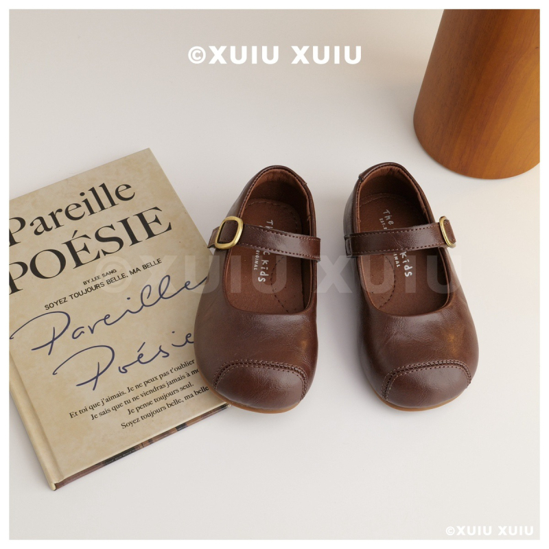 Dječje kožne cipele sa Velcro zatvaranjem, ručno izrađene, mekani gornji dio od mikrovlaknastog kože, niski gležanj, potplat od prirodne gume s protukliznim svojstvima.