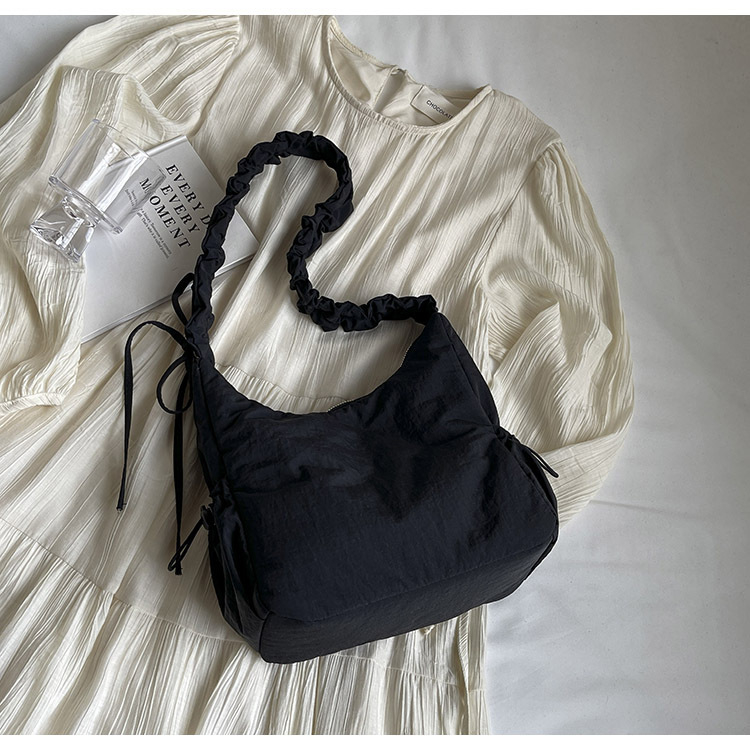 Ženska nylon bucket crossbody torba, velika kapaciteta, zatvarač, jedna naramenica