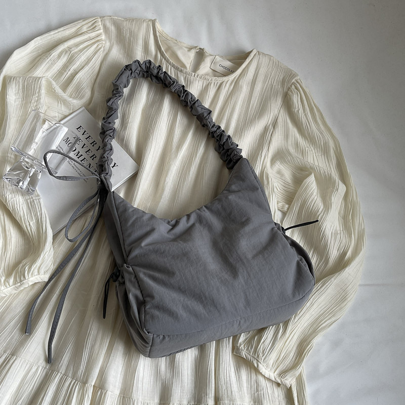 Ženska nylon bucket crossbody torba, velika kapaciteta, zatvarač, jedna naramenica
