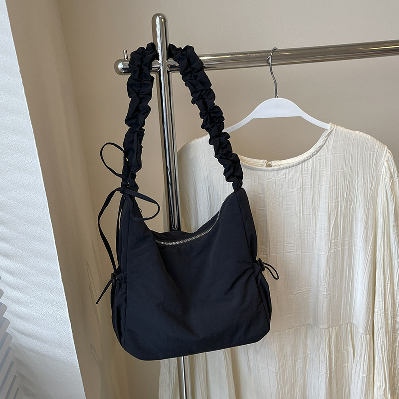 Ženska nylon bucket crossbody torba, velika kapaciteta, zatvarač, jedna naramenica