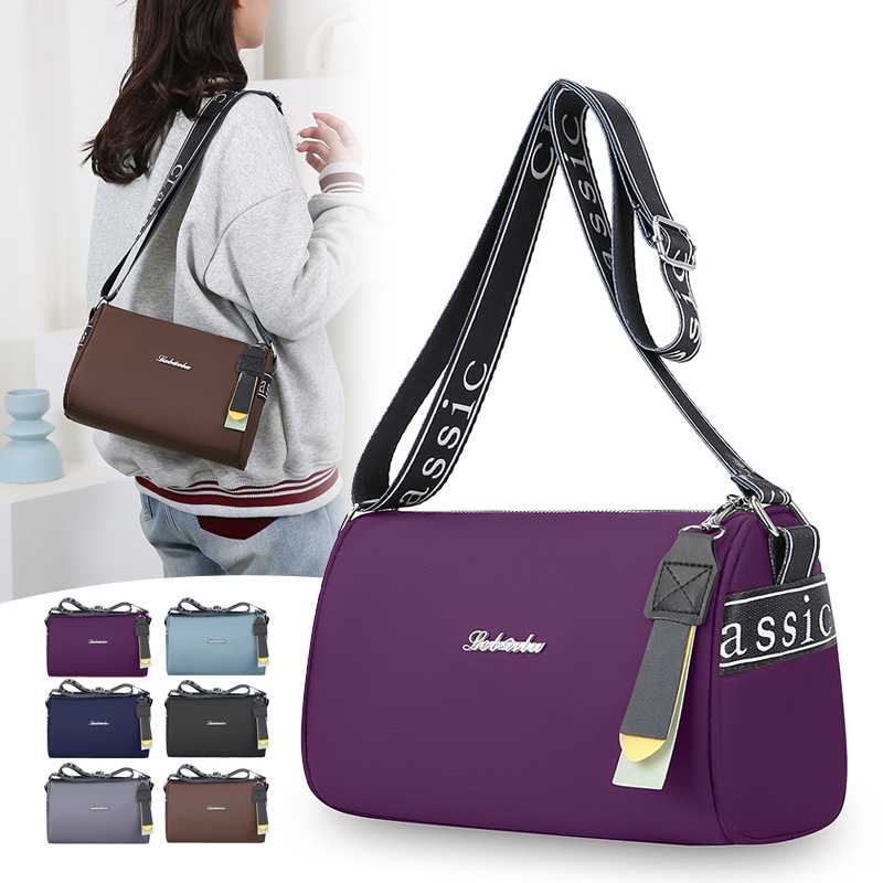 Crossbody torba u obliku jastuka od Oxford tkanine, zatvaranje na zip, jednostruka naramenica, unutarnji džepovi sa zatvaračem