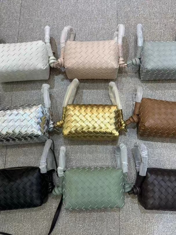 Torba za fotoaparat s crossbody remenom, gradski jednostavni stil, od prave kože, jastučićast oblik mini kvadratnog dizajna, zatvaranje na zip