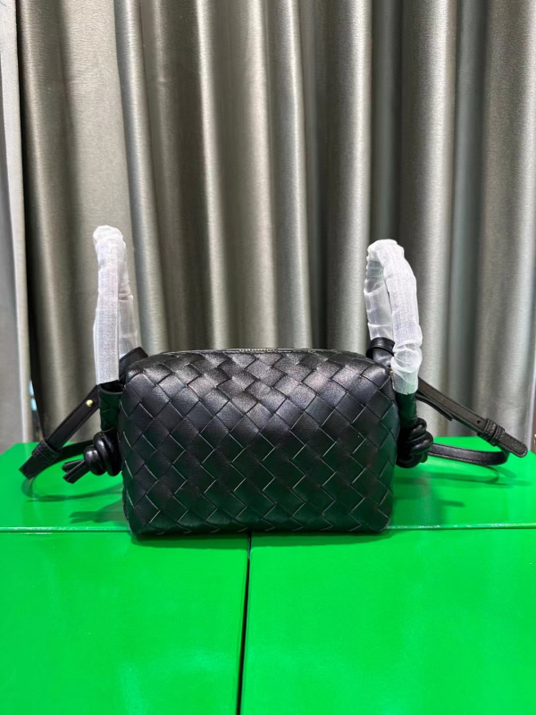 Torba za fotoaparat s crossbody remenom, gradski jednostavni stil, od prave kože, jastučićast oblik mini kvadratnog dizajna, zatvaranje na zip