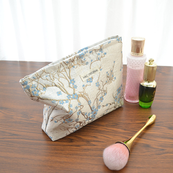 Ženska prijenosna kozmetička torbica s reljefnim cvjetnim uzorkom, poliester, podstava od platna, putni organizator