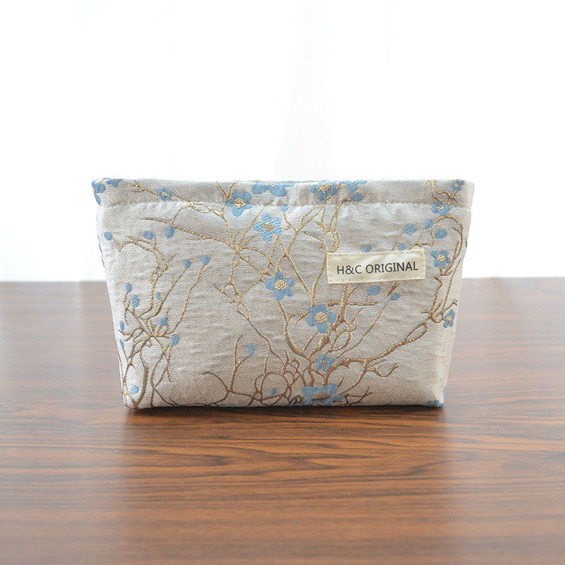 Ženska prijenosna kozmetička torbica s reljefnim cvjetnim uzorkom, poliester, podstava od platna, putni organizator