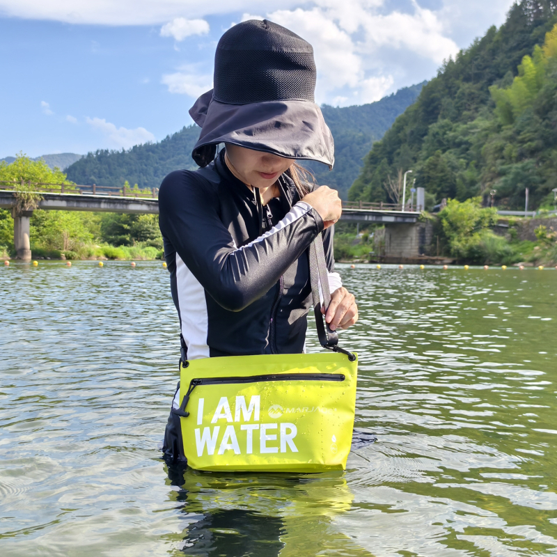 IPX7 vodootporna clutch torbica, PVC materijal, 2,5 L kapaciteta, korejski stil, pogodna za vožnju biciklom, plažu i plivanje