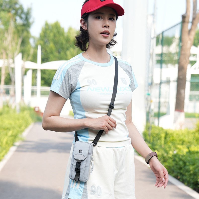 Спортна чанта за ръка – Oxford плат; подплата полиестер; дишаща, ултра лека, износоустойчива; подходяща за открити спортове