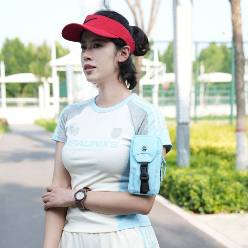 Спортна чанта за ръка – Oxford плат; подплата полиестер; дишаща, ултра лека, износоустойчива; подходяща за открити спортове