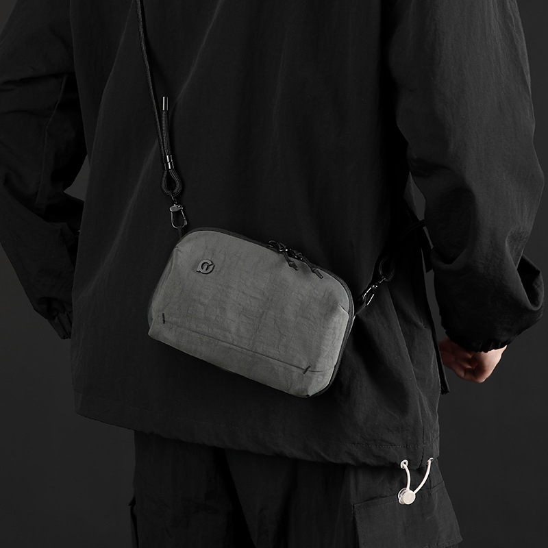 Vīriešu pleca soma ar vairākām nodalījumiem, lielas ietilpības, ūdensizturīgs neilons, ikdienas lietošanai