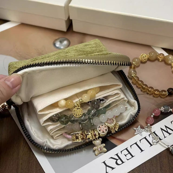 Satenska torbica za nakit sa zatvaračem, clutch stil, prijenosno spremište za narukice i ogrlice, moderni minimalistički dizajn, mekana tekstura