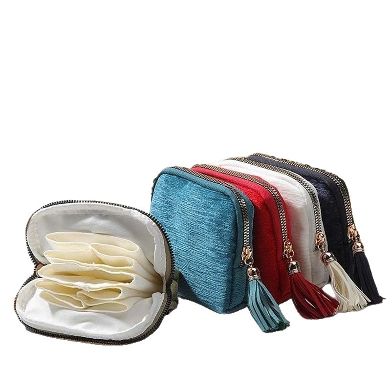 Satenska torbica za nakit sa zatvaračem, clutch stil, prijenosno spremište za narukice i ogrlice, moderni minimalistički dizajn, mekana tekstura