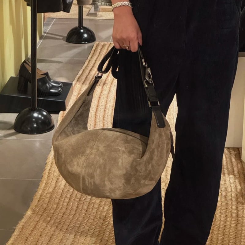 Crossbody torba u street stilu od prave kože, dumpling oblik, zatvarač, unutarnja džep za telefon, podstava od prve slojevite bikove kože
