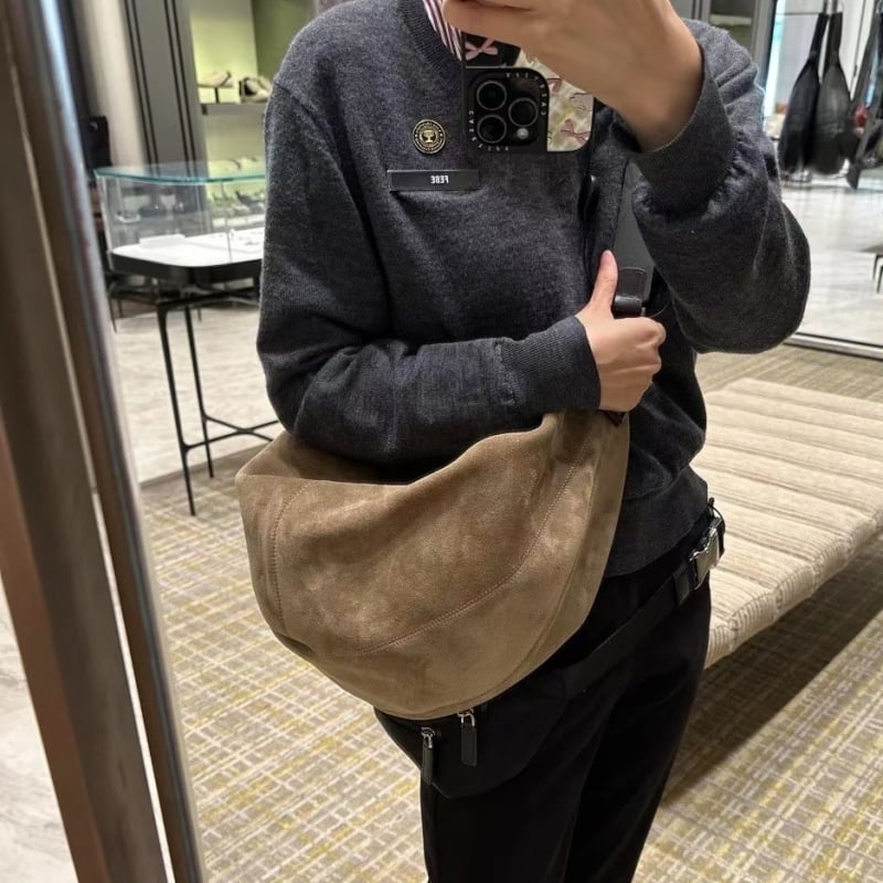 Crossbody torba u street stilu od prave kože, dumpling oblik, zatvarač, unutarnja džep za telefon, podstava od prve slojevite bikove kože