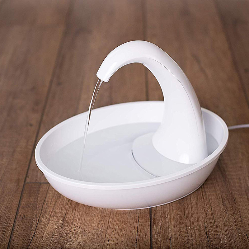 Dispenser de apă pentru animale de companie, cu circulație automată, filtrare și funcționare silențioasă, cu capacitate mare; brand PIONEER PET, model 3075 Swan Water Dispenser; detașabil; potrivit pentru câini și pisici; greutate 0,65 kg