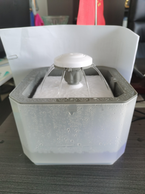 Αυτόματος διανομέας νερού για κατοικίδια με κυκλοφορούντα σιντριβάνι, αποσπώμενο, βάρος 730 g, κατάλληλο για σκύλους και γάτες