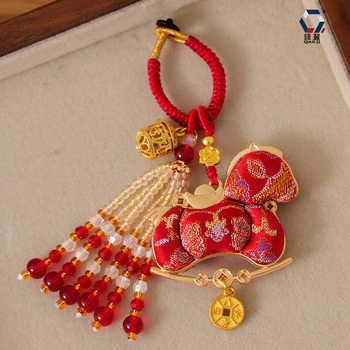 Fém kulcstartó medál ló motívummal, üreges aromaterápiás labda, kínai stílus Song brokád, félig kézi és félig mechanikus kivitelezés