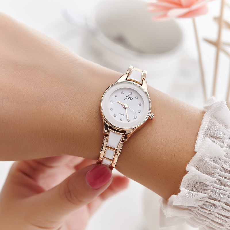 Női koreai stílusú analóg óra világidővel, kvarc működés, ötvözet szíj, ékszercsat