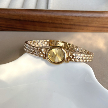 Női vintage óra ovális réz szíjjal, kvarc mozgatás (japán Miyota), fém tokkal, 30M vízálló