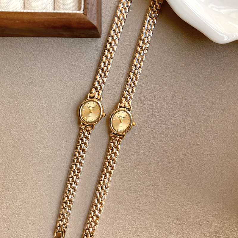 Női vintage óra ovális réz szíjjal, kvarc mozgatás (japán Miyota), fém tokkal, 30M vízálló