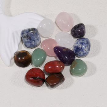 Естествени аметистови кристали, камъни с гранулеста повърхност