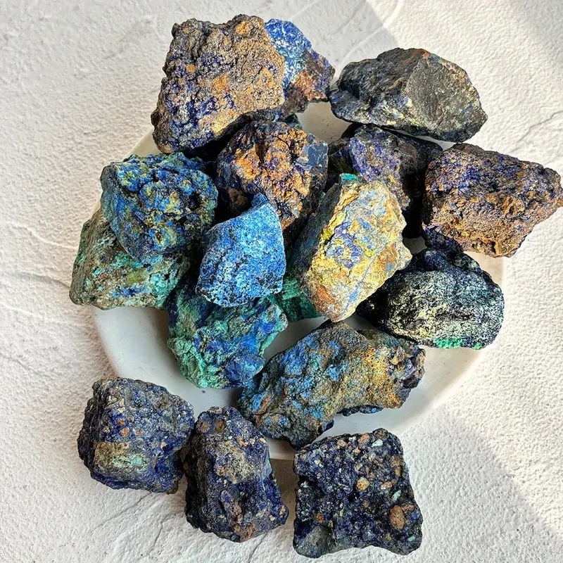Prirodni azurit s malahitom - mineralni uzorak i ukras