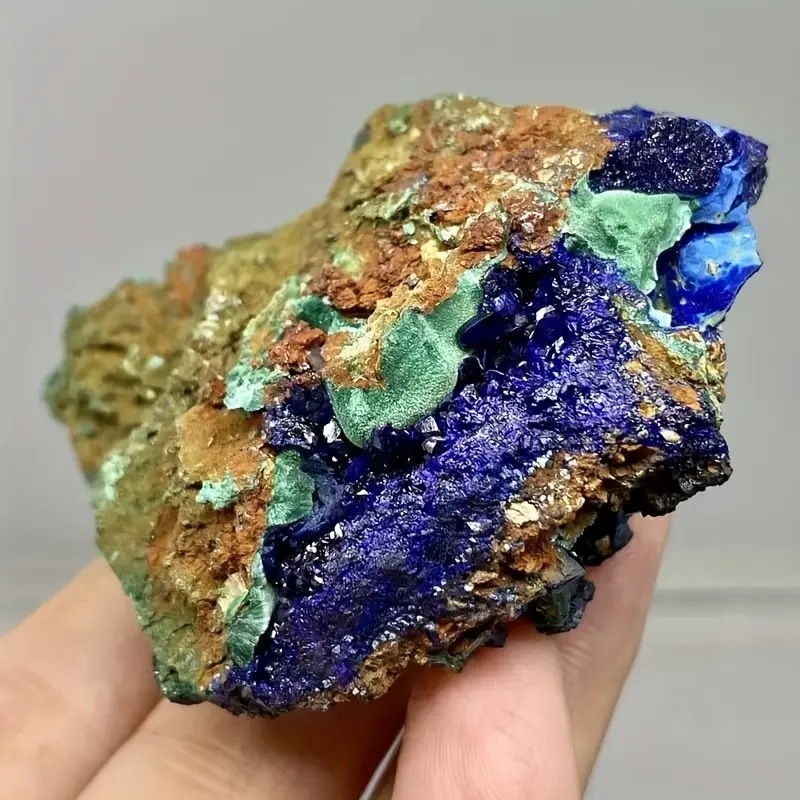 Prirodni azurit s malahitom - mineralni uzorak i ukras