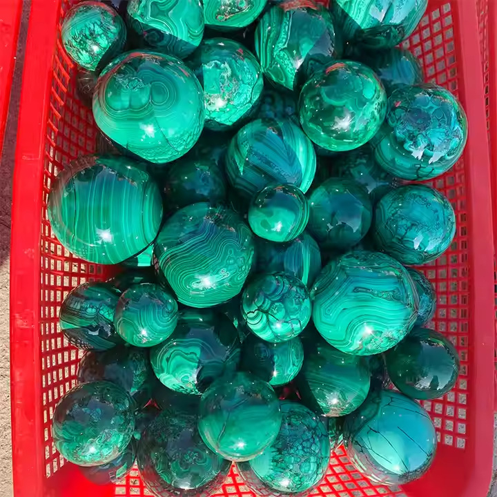Malahitna kristalna kugla — Geometrijski dekor za dom i ured, polirana kristalna izrada, zasebno pakiranje u PP vrećici, Liu Xiuli Crystal Processing Factory