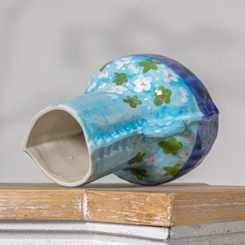 Ваза - керамична, ръчна изработка, настолна украса, стил свеж, подходяща за офис и дом