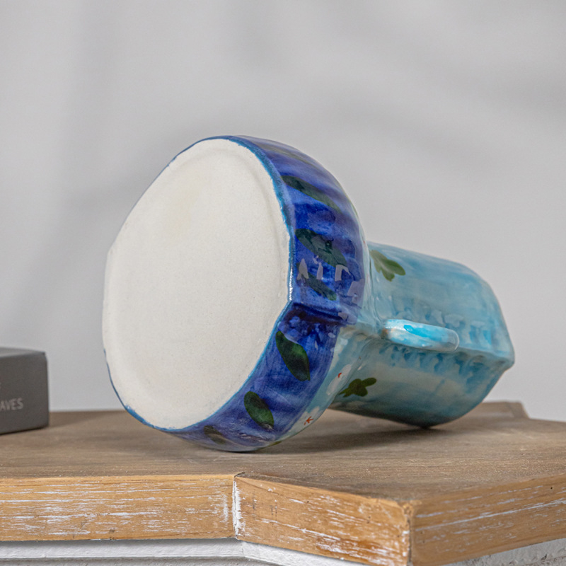 Ваза - керамична, ръчна изработка, настолна украса, стил свеж, подходяща за офис и дом