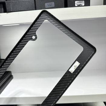 Okvir za registarsku tablicu od karbonskih vlakana, univerzalni model, štiti tablicu, prilagodljiva obrada