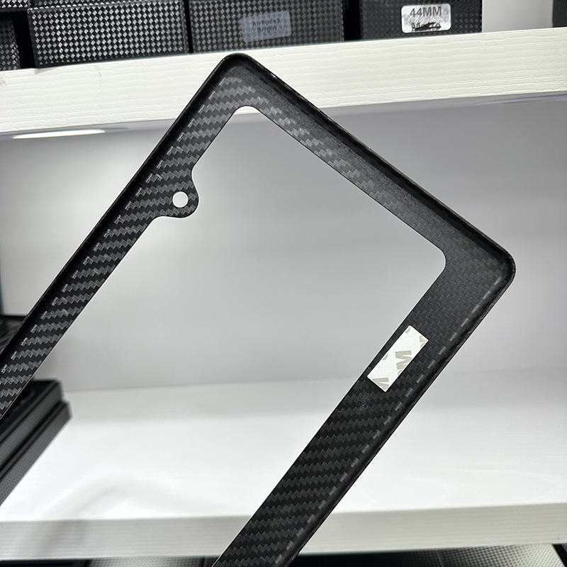 Okvir za registarsku tablicu od karbonskih vlakana, univerzalni model, štiti tablicu, prilagodljiva obrada