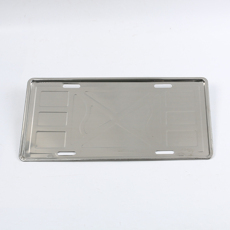 Okvir za registarsku pločicu kamiona od nehrđajućeg čelika • Univerzalan za kamione • Materijal: nehrđajući čelik • Broj dodatka: DC • Marka: Ji Dingchang