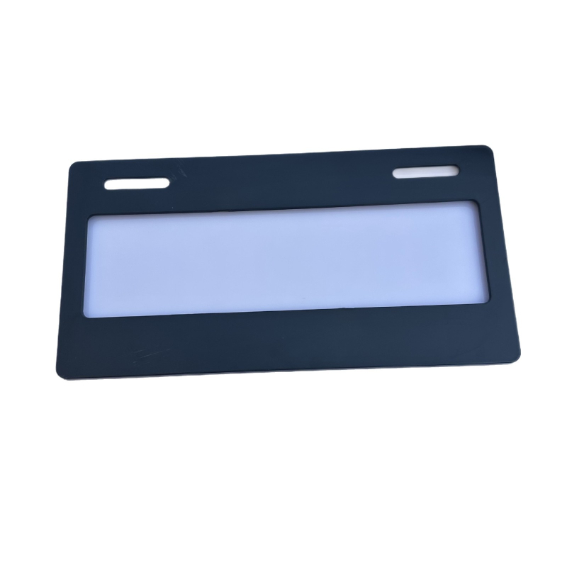 Műanyag rendszámtábla keret az USA szabályainak megfelelően, logóval, általános kompatibilitás.