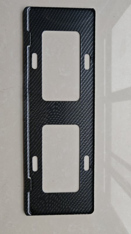 Ramă pentru plăcuța de înmatriculare, aliaj de aluminiu, model 040, tip patru generații, piesă 003, compatibil universal