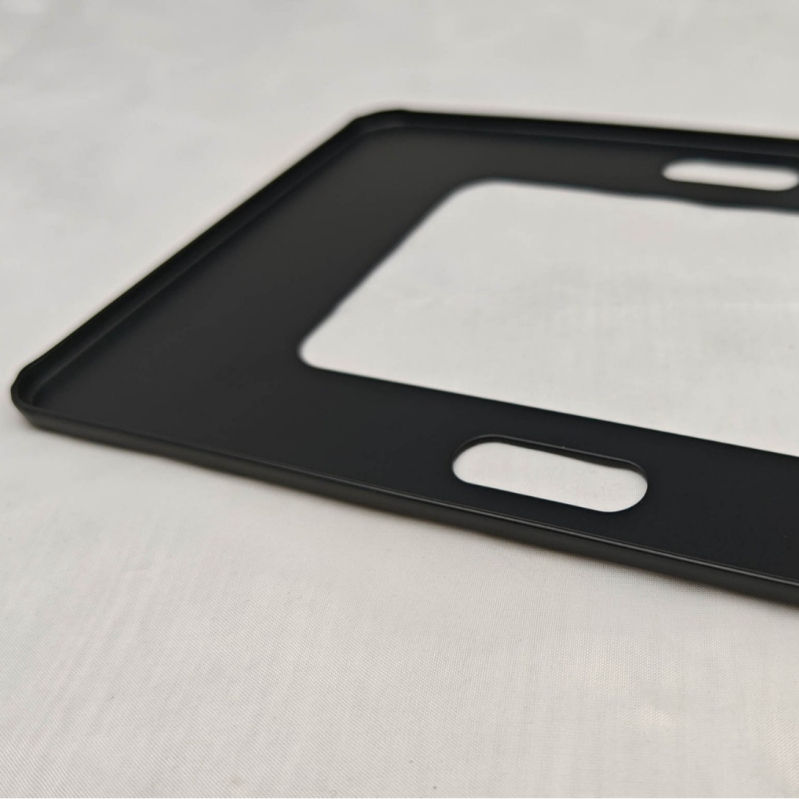 Uski bezokvirni okvir za registarske pločice – aluminijska legura, prilagodljiv