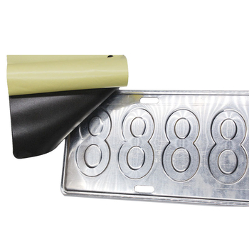 Protizvučna podloga za okvir registarske pločice – spužvasti jastučić i zvučna izolacija; zaštitna naljepnica za okvir pločice; univerzalna kompatibilnost