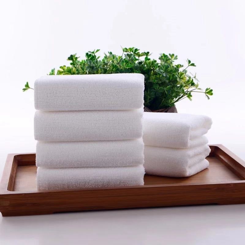 Bath Immortal bijeli ručnik za kupanje, 30×70 cm, warp-knit, s izrezanim rubom, finim vlaknima, 240 g/m²