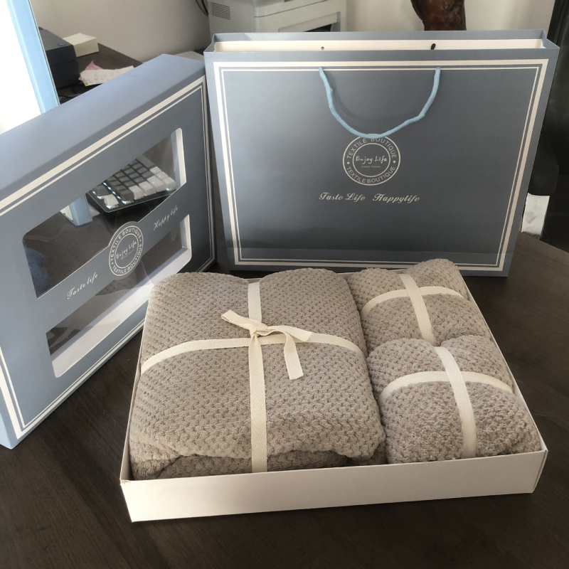 Koraļu flīsa dvieļu komplekts dāvanu kastē, 350 g, 32s diegi, logotipa drukāšana