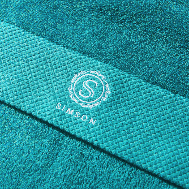 Hotelová bavlnená osuška – mäkká, veľmi savá, zhrubnutá, 600–800 g, prispôsobiteľné spracovanie