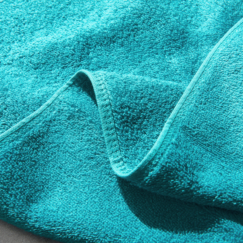 Hotelová bavlnená osuška – mäkká, veľmi savá, zhrubnutá, 600–800 g, prispôsobiteľné spracovanie