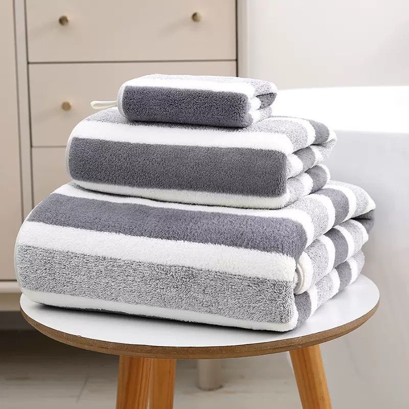 Set ručnika i ručnika za tijelo sa širokim prugama koralnog fleksa, 140 × 70 cm, upijajući