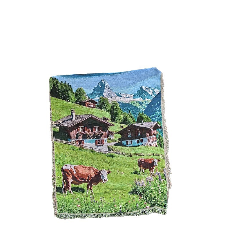 Tapiserija s pejzažem – slatka krava i ovca uz malu kućicu, pravokutnog oblika, strojno tkanje, pamuk-poliester mješavina, moderan minimalistički stil