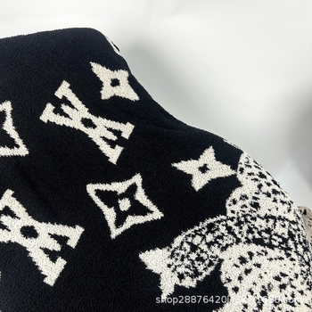 Geometriai mintájú törölköző takaró, poliészter, 800–999 g, egész éves használat, rajzfilm-stílus