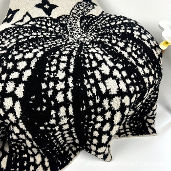 Geometriai mintájú törölköző takaró, poliészter, 800–999 g, egész éves használat, rajzfilm-stílus