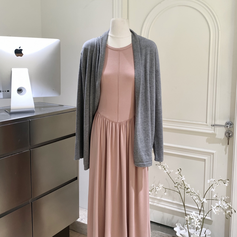 Set haljina i kardigan-šal s unutarnjim topom; pamuk-polyester smjesa; jednofobni uzorak; dugi rukavi; regularna duljina (50–65 cm); pulover stil